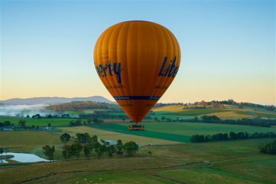  Ballooning in the Yarra Valley with Breakfast