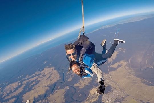 Tandem Skydive 15,000ft, Weekend