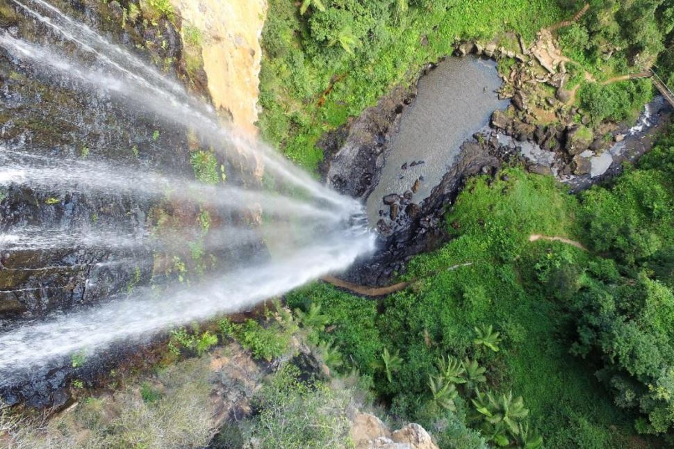 Natural Bridge and Waterfalls Tour