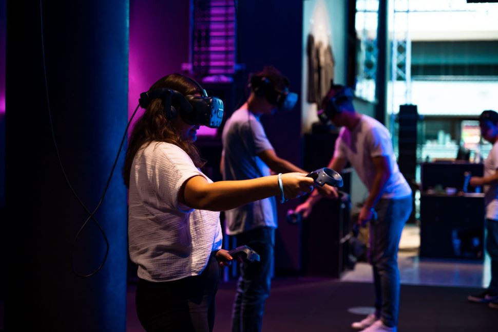 Virtual Reality Escape Room for 2