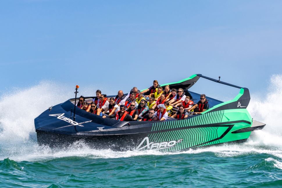 Jet Boat Experience with Surfers Transfer
