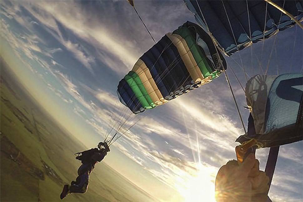 Tandem Skydiving From 15000ft