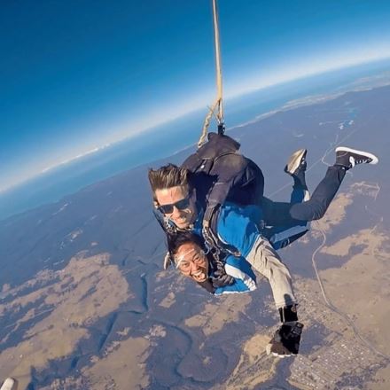 Tandem Skydive 15,000ft, Weekend
